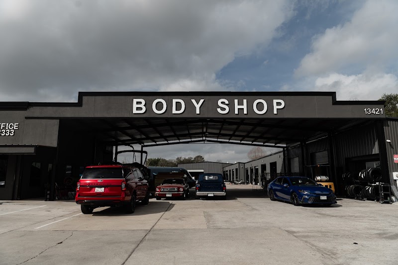 Hardy-Collision-Center-google-photo-1